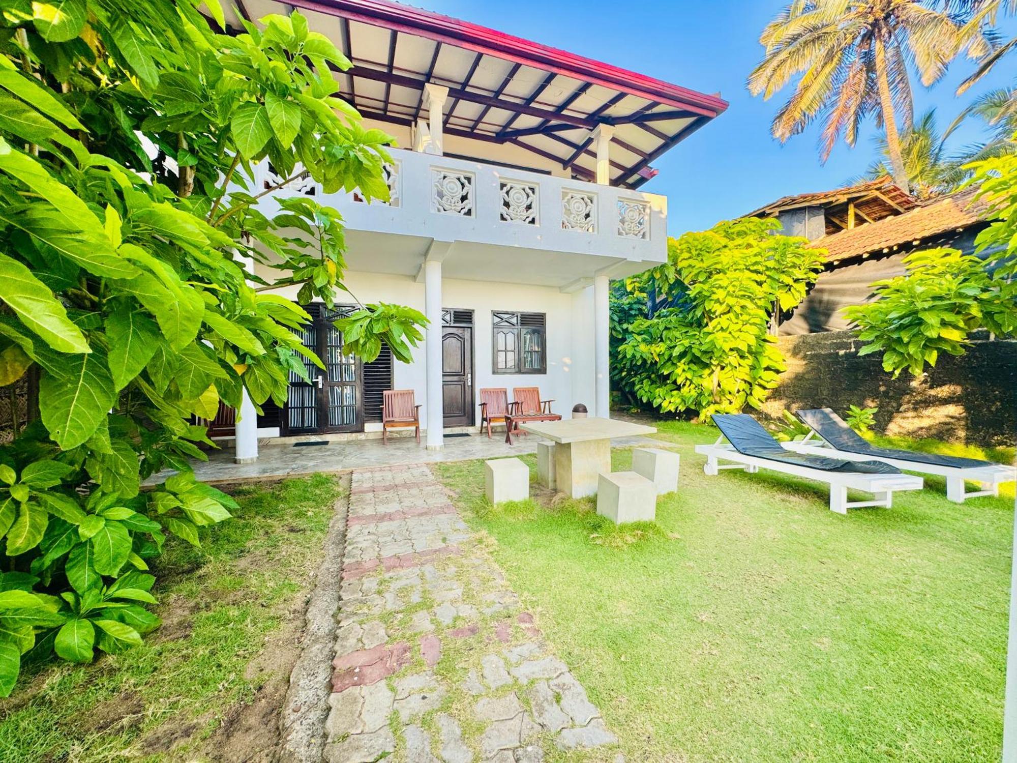 Il Nido Beach Home Galle Bagian luar foto